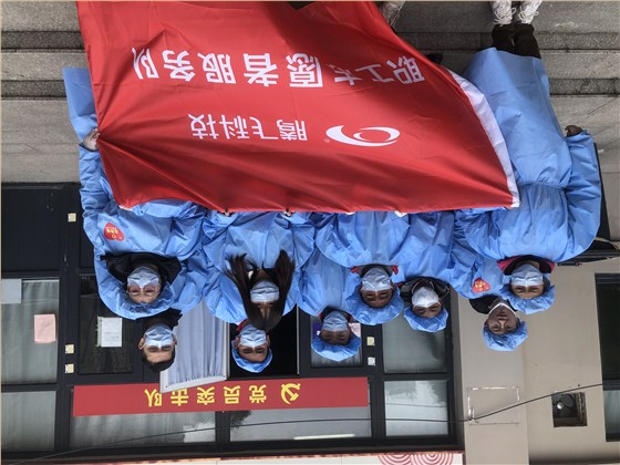 守望相助 携手抗疫丨腾飞志愿者逆行而上，支援核酸检测工作
