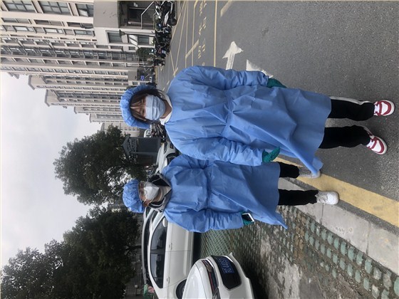 守望相助 携手抗疫丨腾飞志愿者逆行而上，支援核酸检测工作