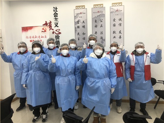 守望相助 携手抗疫丨腾飞志愿者逆行而上，支援核酸检测工作