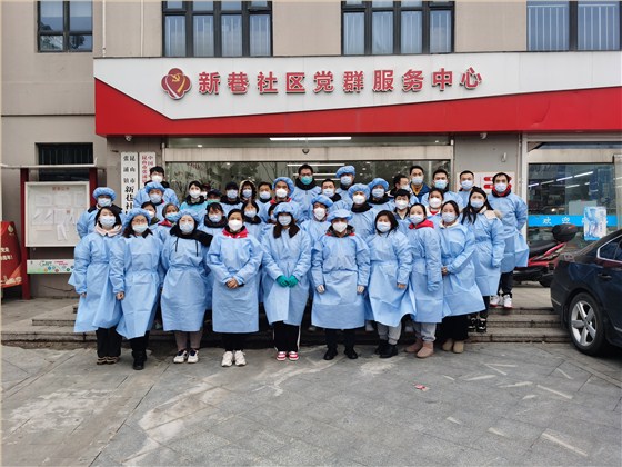 守望相助 携手抗疫丨腾飞志愿者逆行而上，支援核酸检测工作